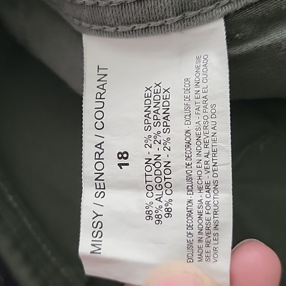 Gloria Vanderbilt All Around Slimmering Effect Skimmer Shorts - Picture 9 of 12